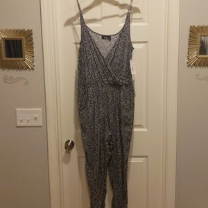 NWT Black and White Spaghetti Strap Jumper